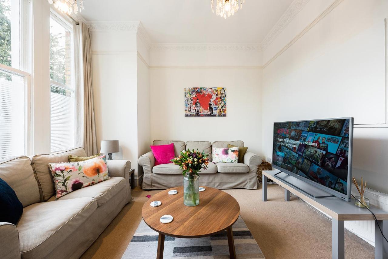 לונדון Heart Of Ealing Apartment With Garden מראה חיצוני תמונה