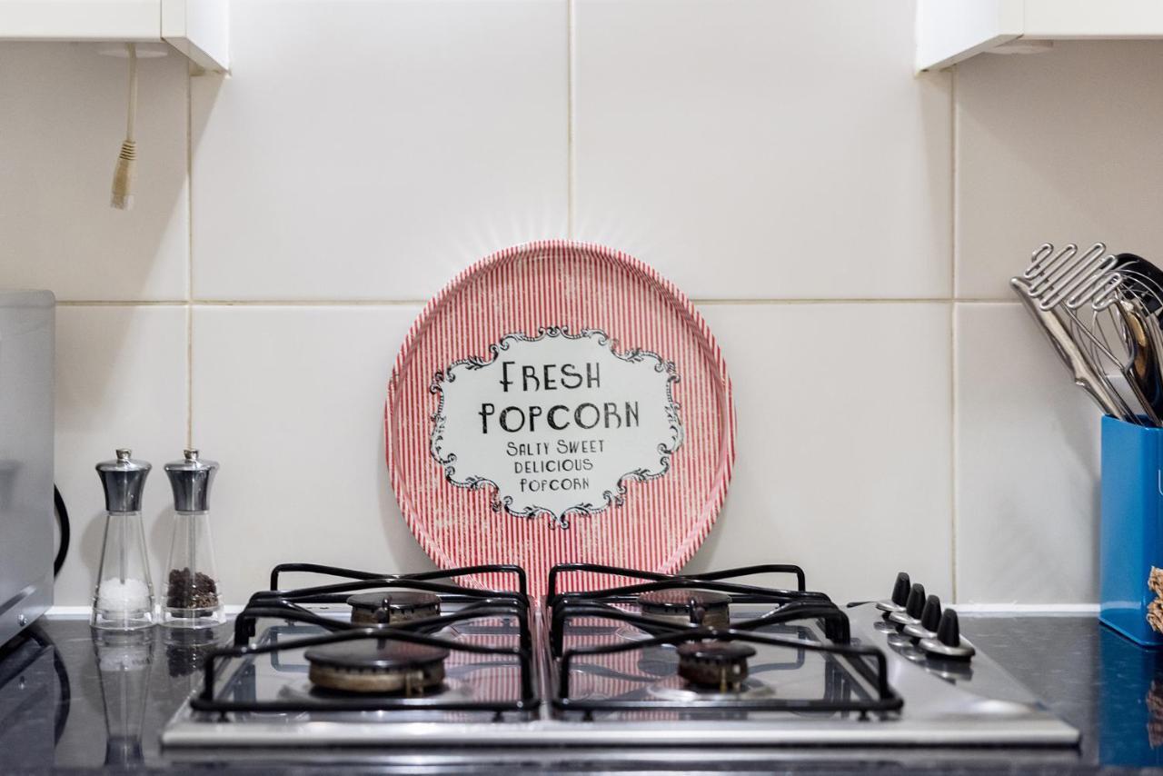 לונדון Heart Of Ealing Apartment With Garden מראה חיצוני תמונה