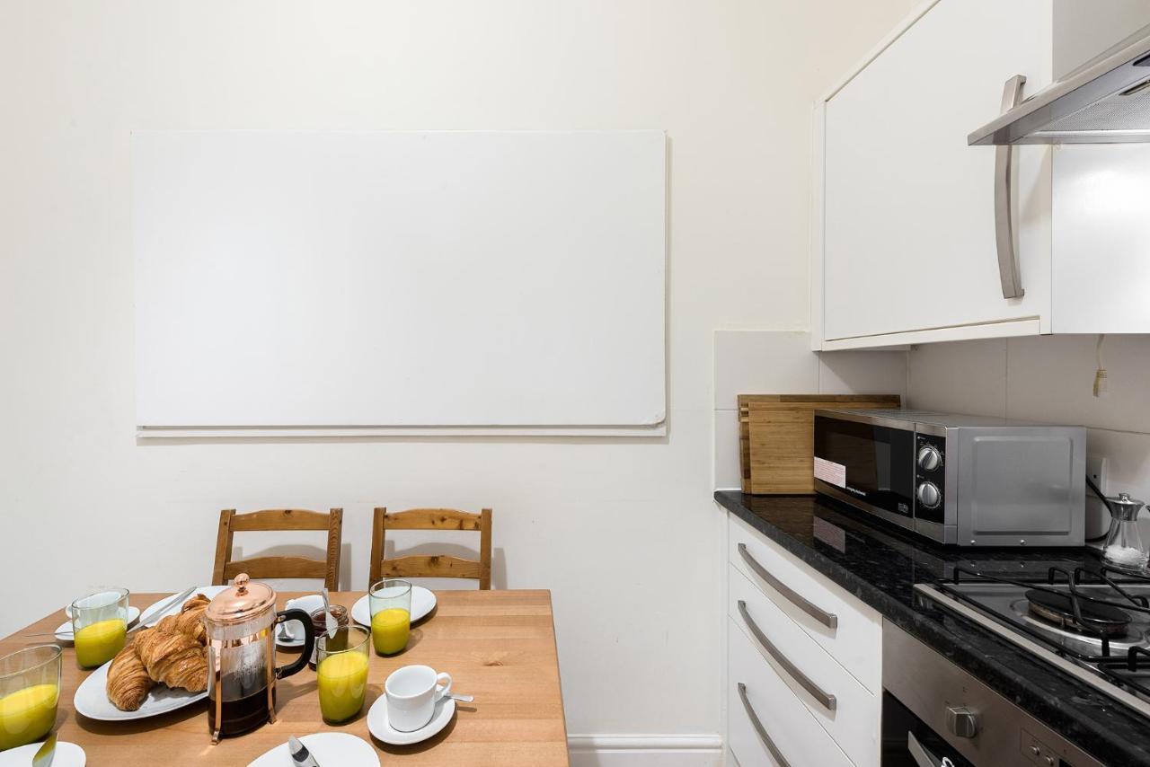 לונדון Heart Of Ealing Apartment With Garden מראה חיצוני תמונה