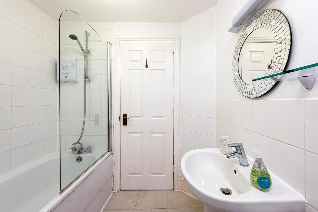 לונדון Heart Of Ealing Apartment With Garden מראה חיצוני תמונה